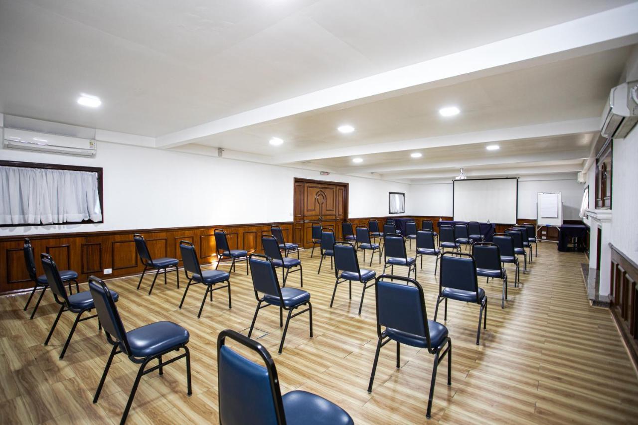 Dan Inn Curitiba Bagian luar foto